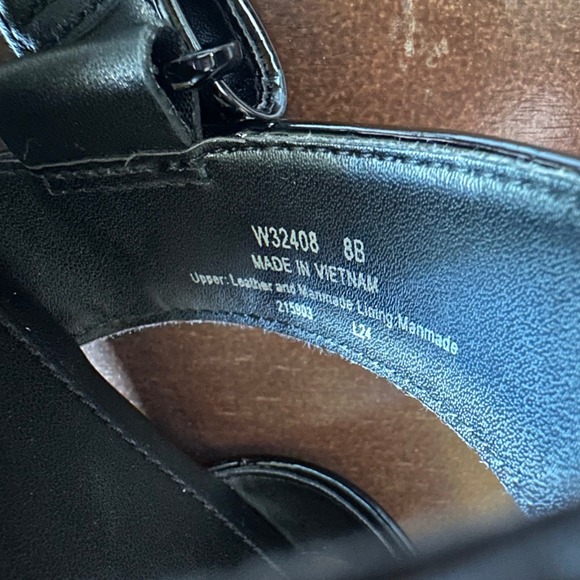 NWOB Cole Haan Black Leather Strappy Crisscrossed Hook & Loop Casual Sandals Sz8 - Picture 6 of 6